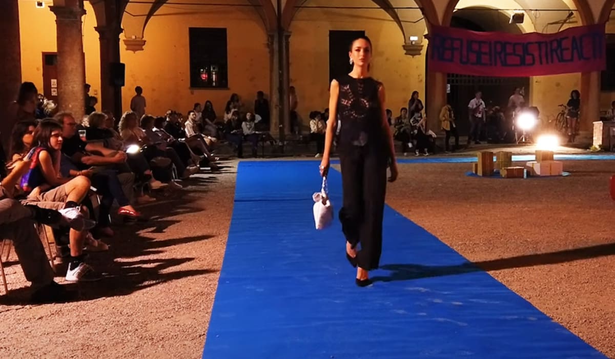 modella sfilata bologna artefiera